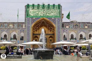 نصب کتیبه&zwnj;های اعیاد دهه ولایت در حرم مطهر رضوی