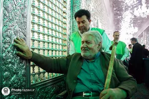 تشرف گروهی زائرین توان&zwnj;یاب به حرم مطهر رضوی