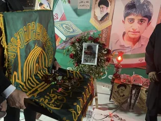 حضور کاروان «زیر سایه خورشید» و پرچم متبرک رضوی در مناطق مختلف شهرستان میناب/ گزارش تصویری