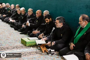 غبارروبی پنجره رواق حضرت معصومه سلام الله علیها