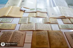 بازدید وزیر بهداشت از غرفه آستان قدس رضوی در نمایشگاه بین المللی قرآن