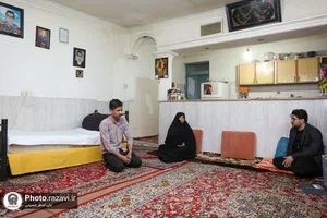 دیدار مدیر برنامه و بودجه آستان قدس رضوی با خانواده شهید یاسین رحیمی
