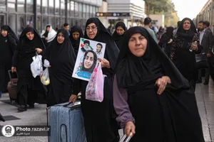 استقبال از خانواده شهدا و مجروحان لامرد در ایستگاه راه آهن مشهد