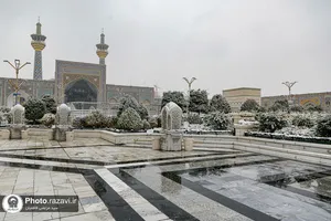 بارش اولین برف پاییزی 1401 در حرم مطهر رضوی