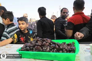 موکب خدمت رسانی جوانان رضوی در خیابان امام رضا علیه&zwnj;السلام