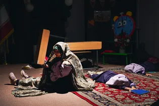 نمایش «زنگ آخر»
