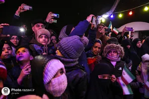جشن پیروزی انقلاب اسلامی در ایستگاه انقلاب دانش&zwnj;آموزان مدارس امام رضا(علیه&zwnj;السلام)