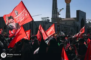 اقامه نماز بر پیکر مطهر رهبر شهید انقلاب در حرم مطهر رضوی