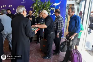 استقبال از زائرین دهه آخر صفر در ایستگاه راه آهن شهید رئیسی مشهد