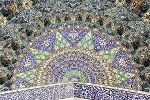 عکس با کیفیت: کاشی‌های ایوان ولی عصر صحن پیامبر اعظم (صلی الله علیه و آله و سلم) حرم مطهر امام رضا علیه السلام