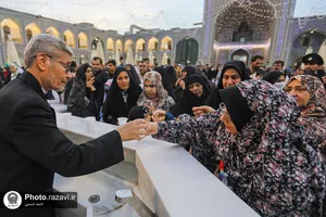 تشرف جمعی از نابینایان به حرم مطهر رضوی