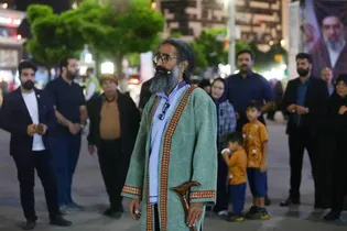 تئاتر خیابانی در هوای حرم بمان پیوندی میان فرهنگ ایرانی و رضوی ایجاد کرد