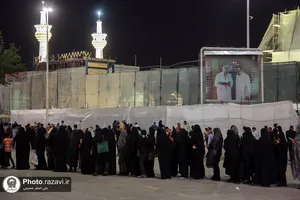 پذیرایی از زائران بارگاه منور رضوی در شب زیارتی امام رضا علیه&zwnj;السلام