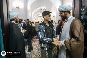 وداع پسران نوجوان معتکف رمضانیه در حرم مطهر رضوی