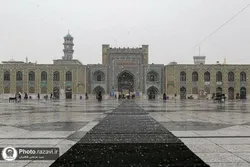 ایمنی مسیر‌های تردد زائرین در صحن‌های حرم مطهر رضوی با مفروش کردن ۳۰ هزار مترمربع کف‌پوش
