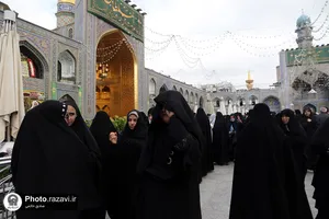بهت و اندوه زائران حرم مطهر رضوی در لحظه اعلام خبر شهادت رئیس&zwnj;جمهور