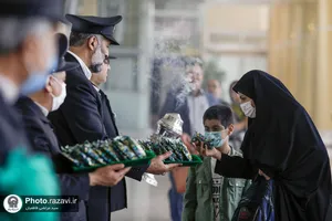 استقبال خدام از زائرین حرم رضوی در فرودگاه مشهد