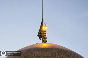تعویض پرچم حرم امام رضا علیه&zwnj;السلام به مناسبت شهادت حضرت زهرا سلام&zwnj;الله علیها