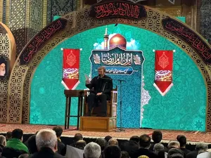 آیین سنتی سقایی همدان؛ تجلی عشق و ارادت خادم&zwnj;یاران در حرم امام رضا (ع) + تصاویر