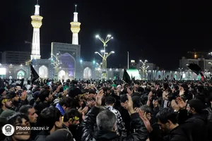 تشرف زائرین پیاده عراقی به حرم مطهر رضوی