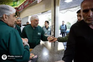 توزیع یک میلیون اشترودل رضوی در چایخانه حرم