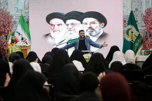 تشرف دانش‌آموزان عراقی به حرم مطهر رضوی