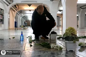 غباروبی مزار شهدای حرم مطهر رضوی