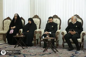 دیدار خدام حرم مطهر رضوی با خانواده شهید محرابی