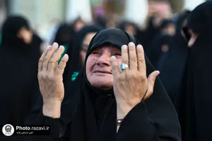 آیین اهتزاز پرچم عزای گنبد مطهر حرم حضرت معصومه(س)
