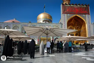 Pilgrims, servants share devotion at Imam Reza Shrine