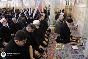اقامه نماز جمعه در ظهر عاشورا و طنین لبیک یا قرآن درپی هتک حرمت به قرآن