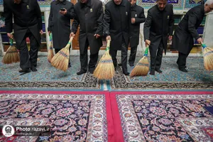 آیین جاروکشی خدام حرم مطهر رضوی