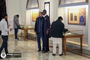 بازدید طلاب جامعه المصطفی از موزه آستان قدس رضوی