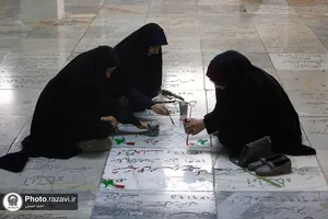 رنگ آمیزی قبور شهدای مدفون در بهشت ثامن&zwnj;الائمه حرم مطهر رضوی