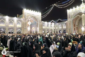 اقامه نماز صبح قبل از شروع سال نو در حرم مطهر رضوی