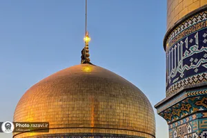 تعویض پرچم حرم امام رضا علیه&zwnj;السلام به مناسبت شهادت حضرت زهرا سلام&zwnj;الله علیها