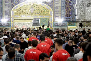 تشرف تیم ملی والیبال نوجوانان به حرم مطهر رضوی