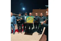 عطر رضوی در ایست بازرسی جاده کرج؛ قدردانی خادمان امام رضا (ع) از نیرو‌های امنیتی