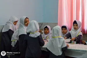 توزیع صبحانه متبرک رضوی در دبستان دخترانه امامت