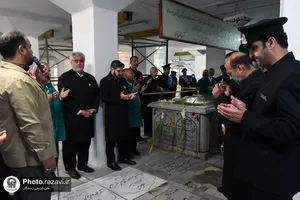 غبارروبی مزار شهدای مدفون در حرم مطهر رضوی