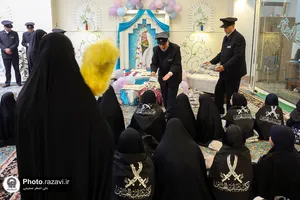 اهدا بسته&zwnj;های متبرک رضوی به دختران زائر امام رضا(علیه&zwnj;السلام)