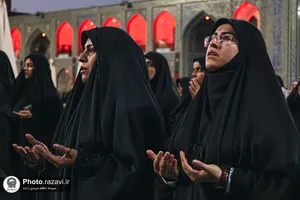 حرم مطهر رضوی در شب عاشورای حسینی