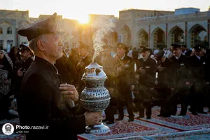 آیین تعویض پرچم حرم امام رضا علیه&zwnj;السلام در آستانه ماه ربیع&zwnj;الاول
