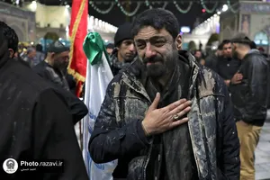 تشرف زائرین پیاده عراقی به حرم مطهر رضوی