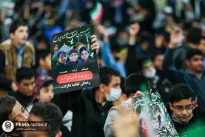 گردهمایی نوجوانان مشهدی به یاد شهدای دانش&zwnj;آموز حرم شاهچراغ