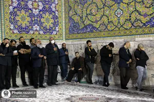 مناجات خوانی سحر&zwnj;گاهی حاج محمود کریمی در حرم مطهر رضوی