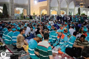 حضور پاکبانان شهرداری مشهد در سفره افطاری حرم مطهر رضوی