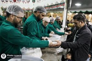 توزیع ۶ هزار ساندویچ در شام شهادت امام جعفر صادق علیه السلام