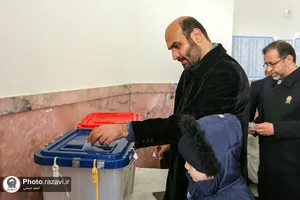 حضور پرشور مردم پای صندوق های رای در حرم مطهر رضوی -2