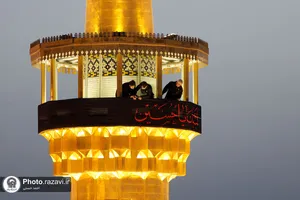 آیین تعویض پرچم گنبد منور رضوی به مناسبت آغاز ماه محرم